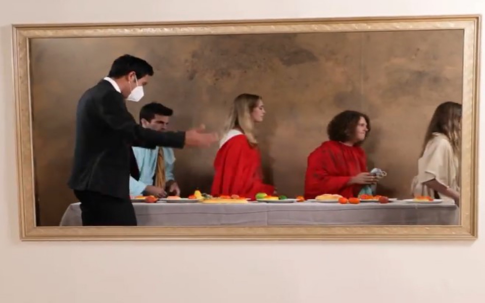 μια-διαφορετική-πρόταση-για-άνοιγμα-561360991