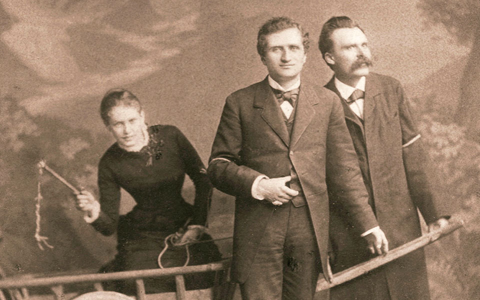 περπατώντας-σε-τεντωμένο-σκοινί-561359134