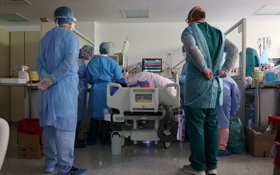 κορωνοϊός-1-391-νέα-κρούσματα-72-θάνατοι-811-δι-561350494