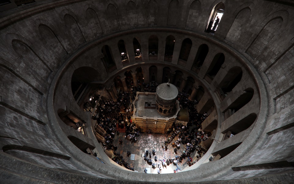 με-λαμπρότητα-η-αφή-του-αγίου-φωτός-561350431