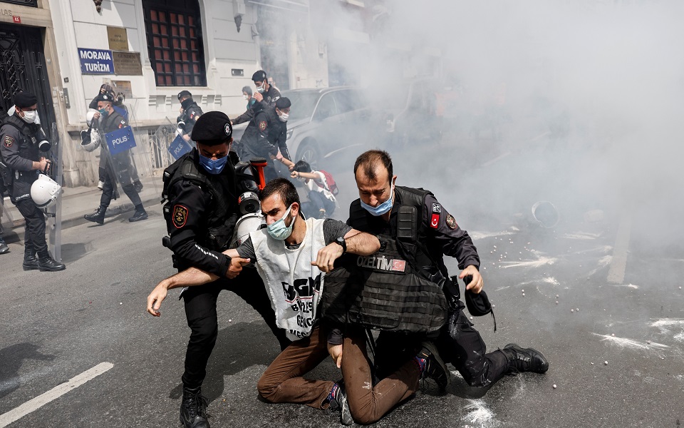 τουρκία-πάνω-από-200-συλλήψεις-διαδηλωτ-561350476