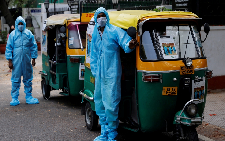 ινδία-πάνω-από-350-000-κρούσματα-για-ακόμη-μ-561357604