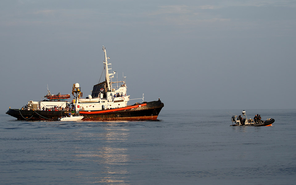 πλοίο-μκο-με-415-μετανάστες-ανοικτά-του-π-561369556