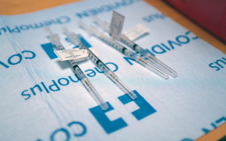 εμβόλια-pfizer-astrazeneca-καταπολεμούν-την-ινδικ-561373537