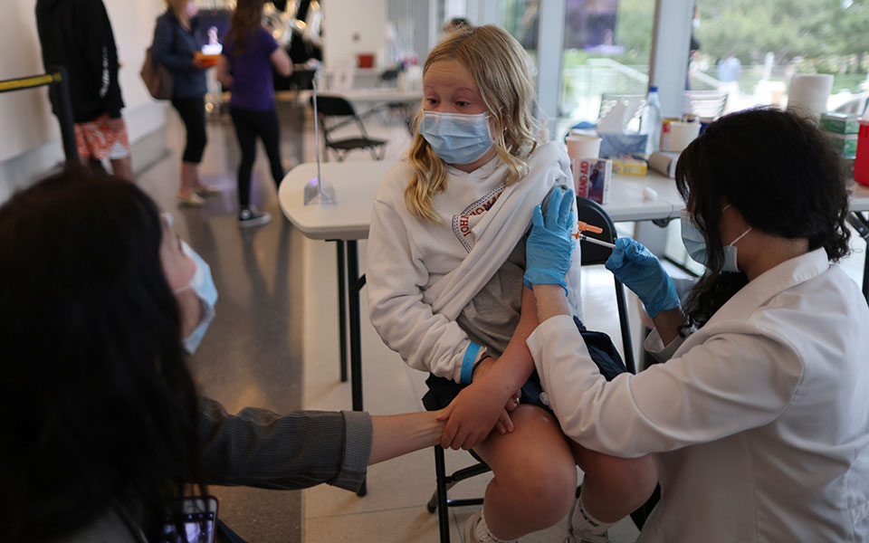 ΗΠΑ: Στους εφήβους η σκυτάλη της ανοσίας-1