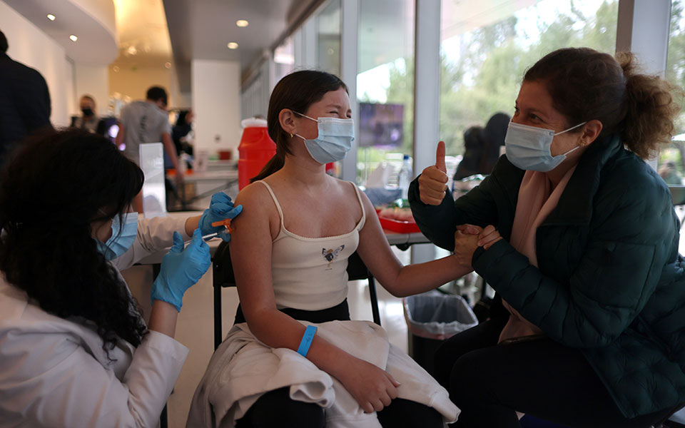 ΗΠΑ: Στους εφήβους η σκυτάλη της ανοσίας-3