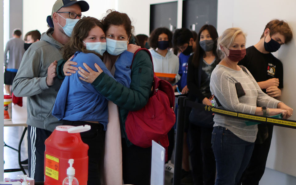 ΗΠΑ: Στους εφήβους η σκυτάλη της ανοσίας-2