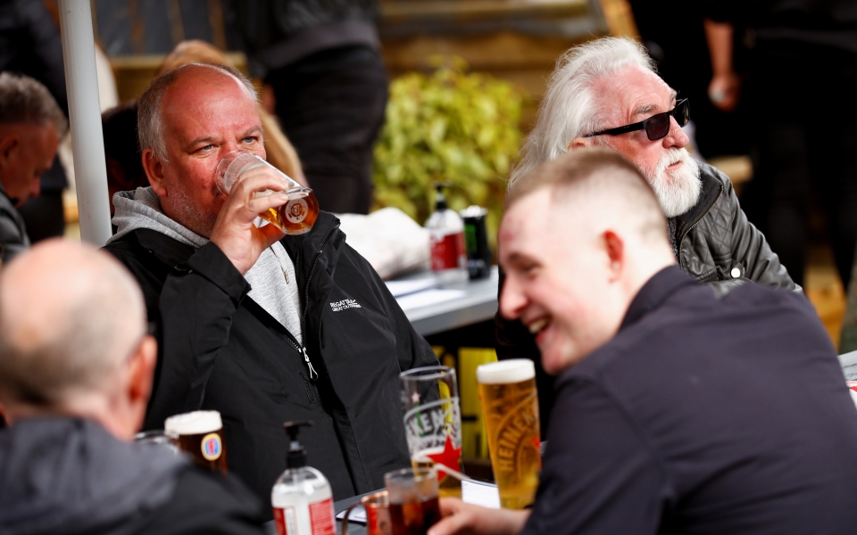 βρετανία-σταδιακή-επιστροφή-στην-καν-561366154