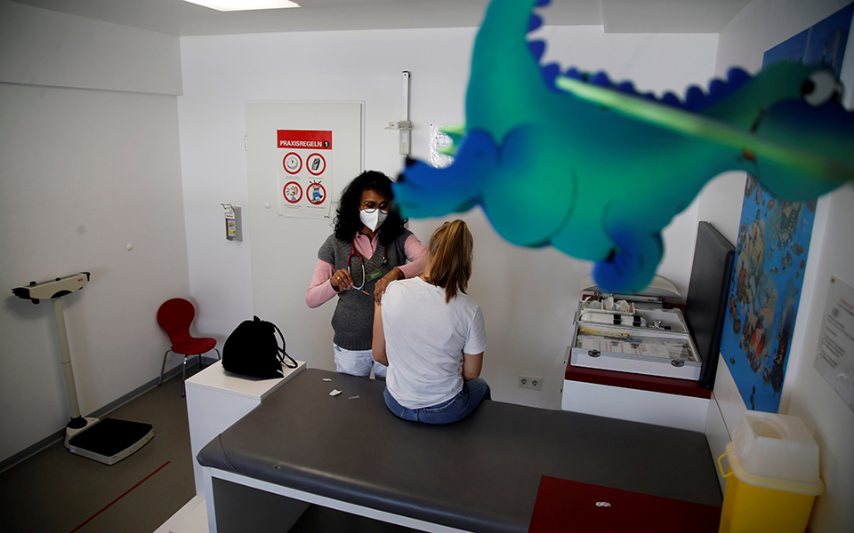 εμβολιασμό-των-εφήβων-άνω-των-12-ετών-απ-561378739