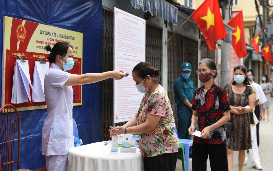 κορωνοϊός-εντοπίστηκε-υβρίδιο-της-ιν-561381790