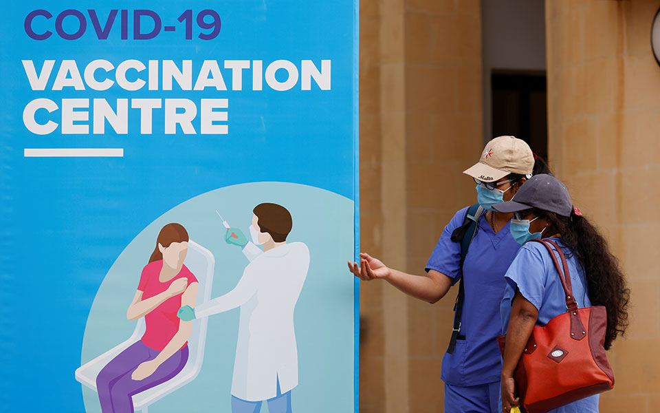 εμβόλιο-johnson-johnson-μειώνονται-οι-παραδόσει-561377389