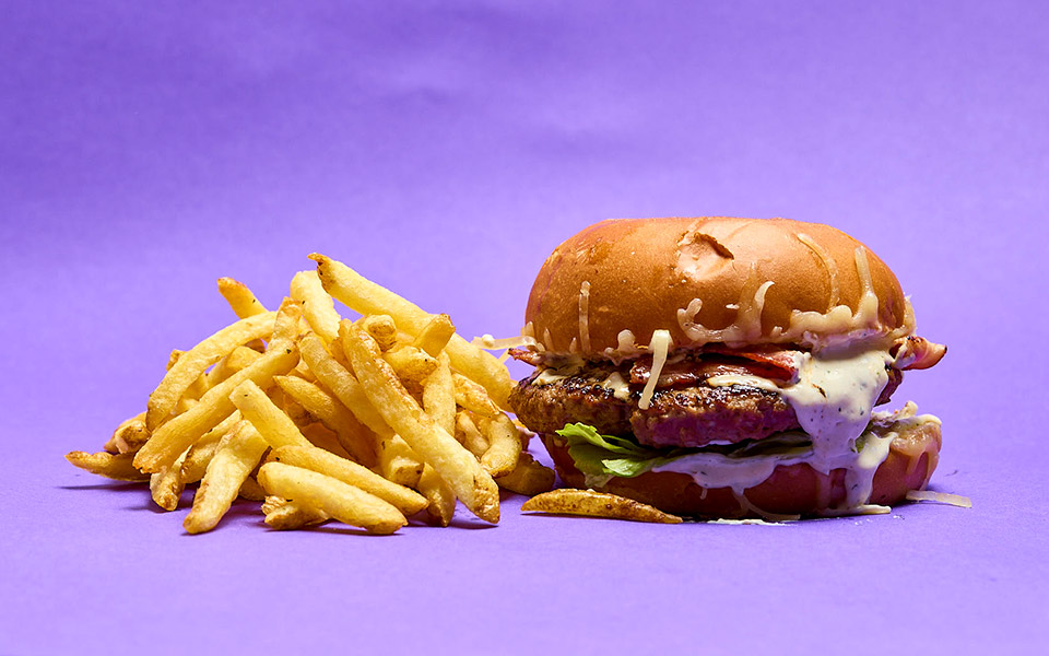 ανάμεσα-σε-δύο-ψωμάκια-561358006