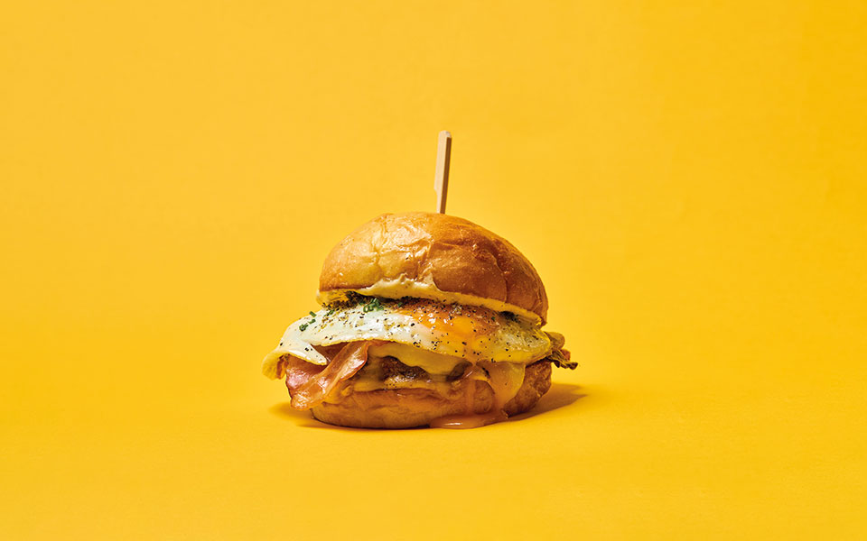 Ανάμεσα σε δύο ψωμάκια-1