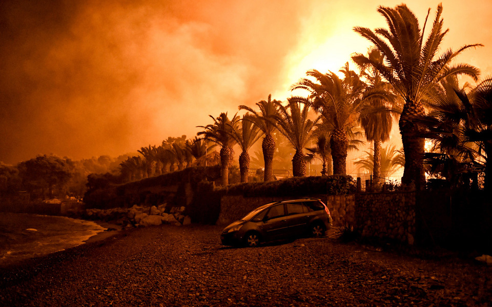 Πυρκαγιά στον Σχίνο: Διακοπή της κυκλοφορίας σε δρόμους της περιοχής-3