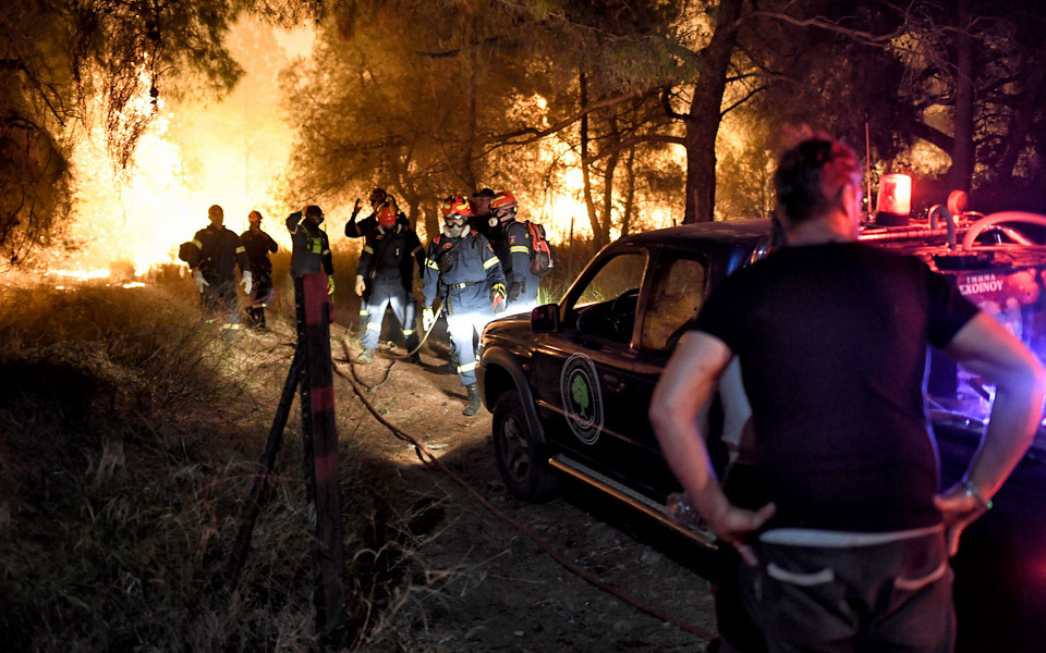 εκτός-ελέγχου-η-φωτιά-στο-σχίνο-νέο-μήν-561369820