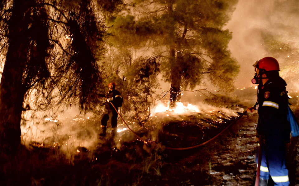 Πυρκαγιά στον Σχίνο: Διακοπή της κυκλοφορίας σε δρόμους της περιοχής-1