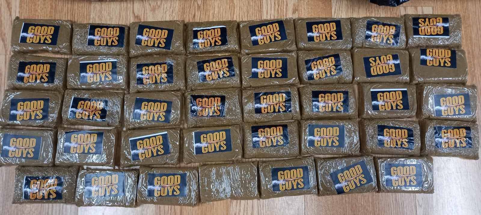 Πάτρα: Συνελήφθη 55χρονος που είχε κρύψει 54,6 κιλά κάνναβης σε κούτες από πλακάκια-1