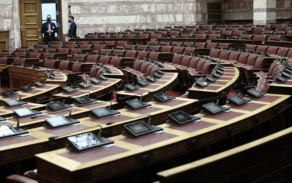 ενας-βολικός-πόλεμος-για-τα-εργασιακ-561352885