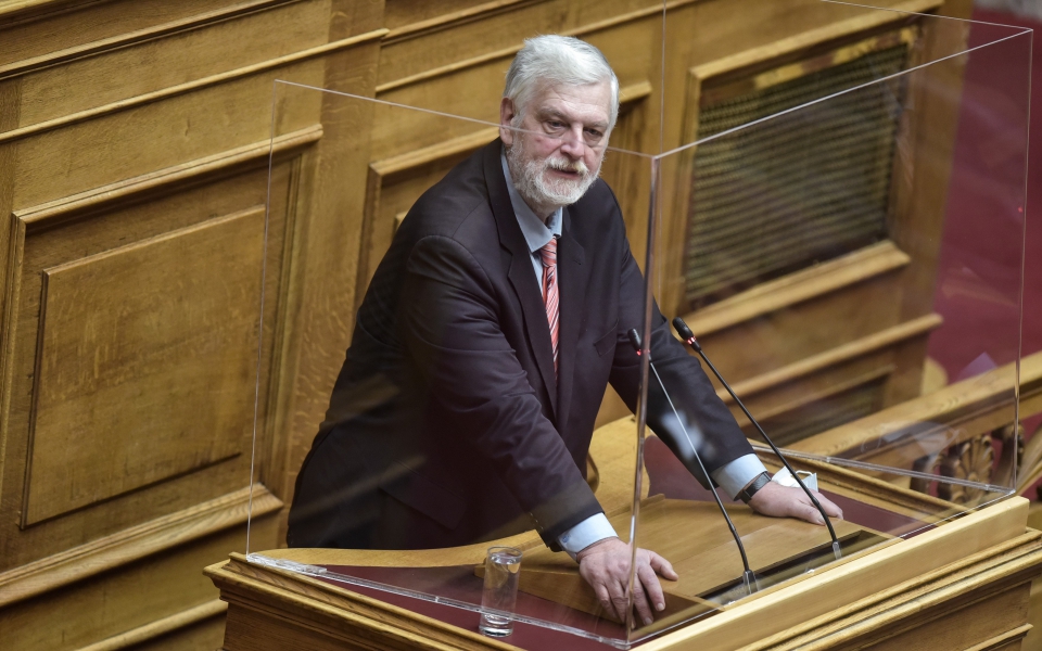 συνεπιμέλεια-θύελλα-αντιδράσεων-για-561370717