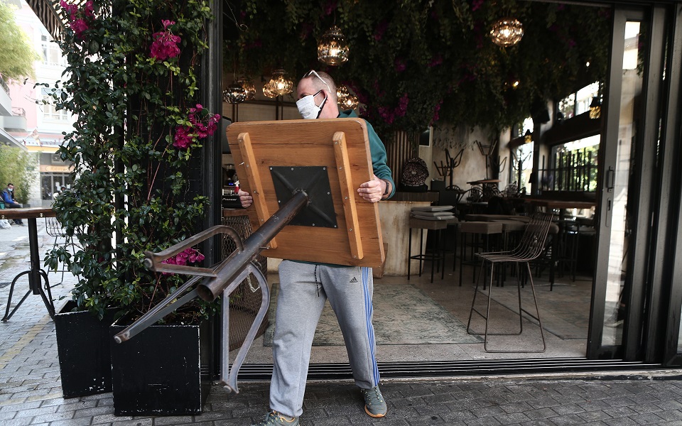 Πυρετώδεις προετοιμασίες για την επαναλειτουργία της εστίασης-3