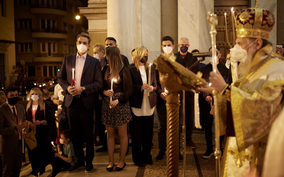 Στην Μητρόπολη η Πρόεδρος της Δημοκρατίας, στον Αγιο Διονύσιο ο πρωθυπουργός-1