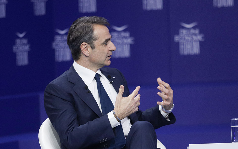 Εύσημα Σάντσεθ στον Μητσοτάκη για τις πατέντες εμβολίων-1