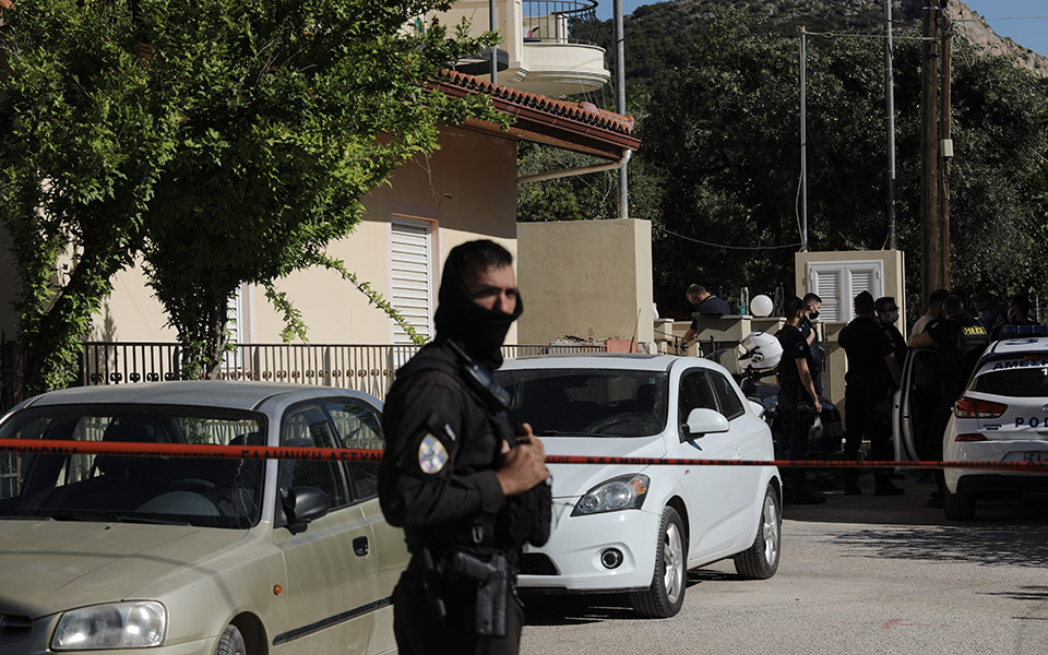 έγκλημα-στα-γλυκά-νερά-τέσσερις-εγκλη-561359977