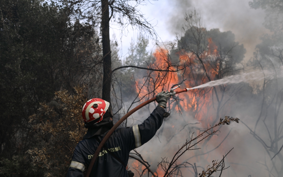 φωτιά-σε-κορινθία-και-δυτική-αττική-έκ-561371032