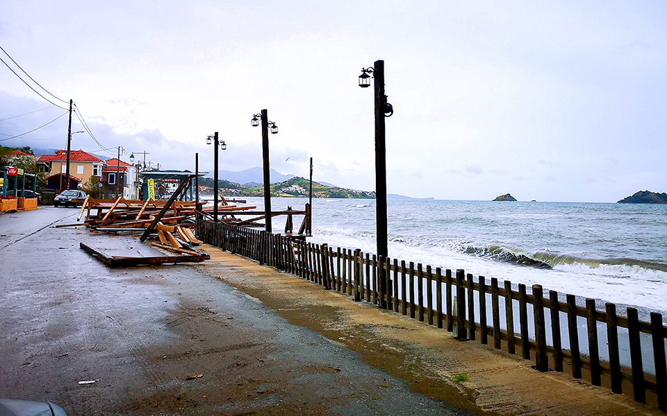 Υδροστρόβιλος «χτύπησε» τη Λέσβο – Σοβαρά προβλήματα σε Καλλονή, Μόλυβο (εικόνες)-2