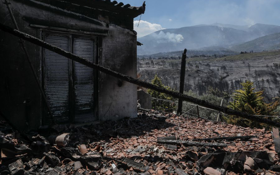 Πυρκαγιά στα Γεράνεια Όρη: Στάχτη πάνω από 71.000 στρέμματα (φωτογραφίες – βίντεο)-3