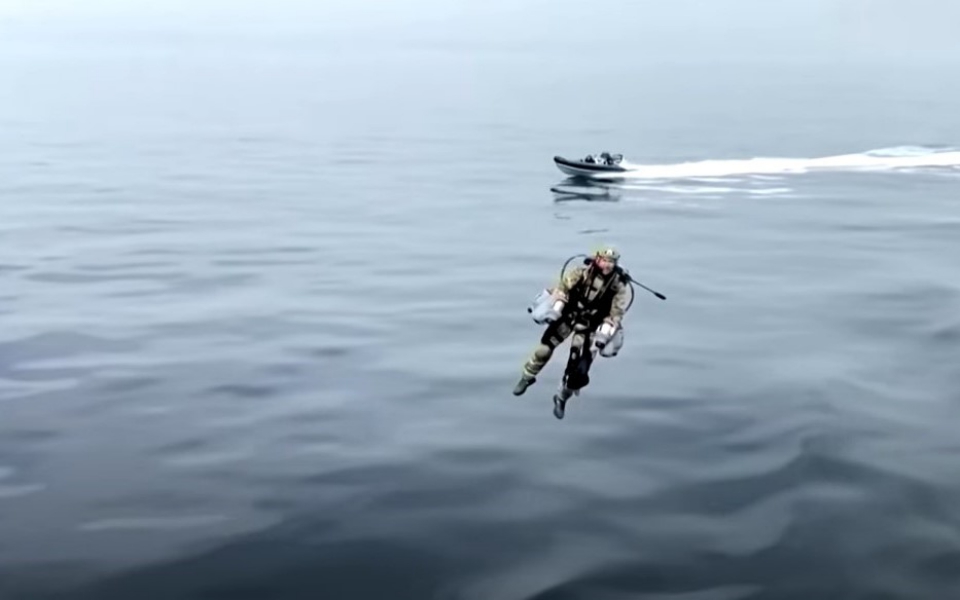 στολές-iron-man-δοκιμάζει-το-βρετανικό-ναυ-561352774