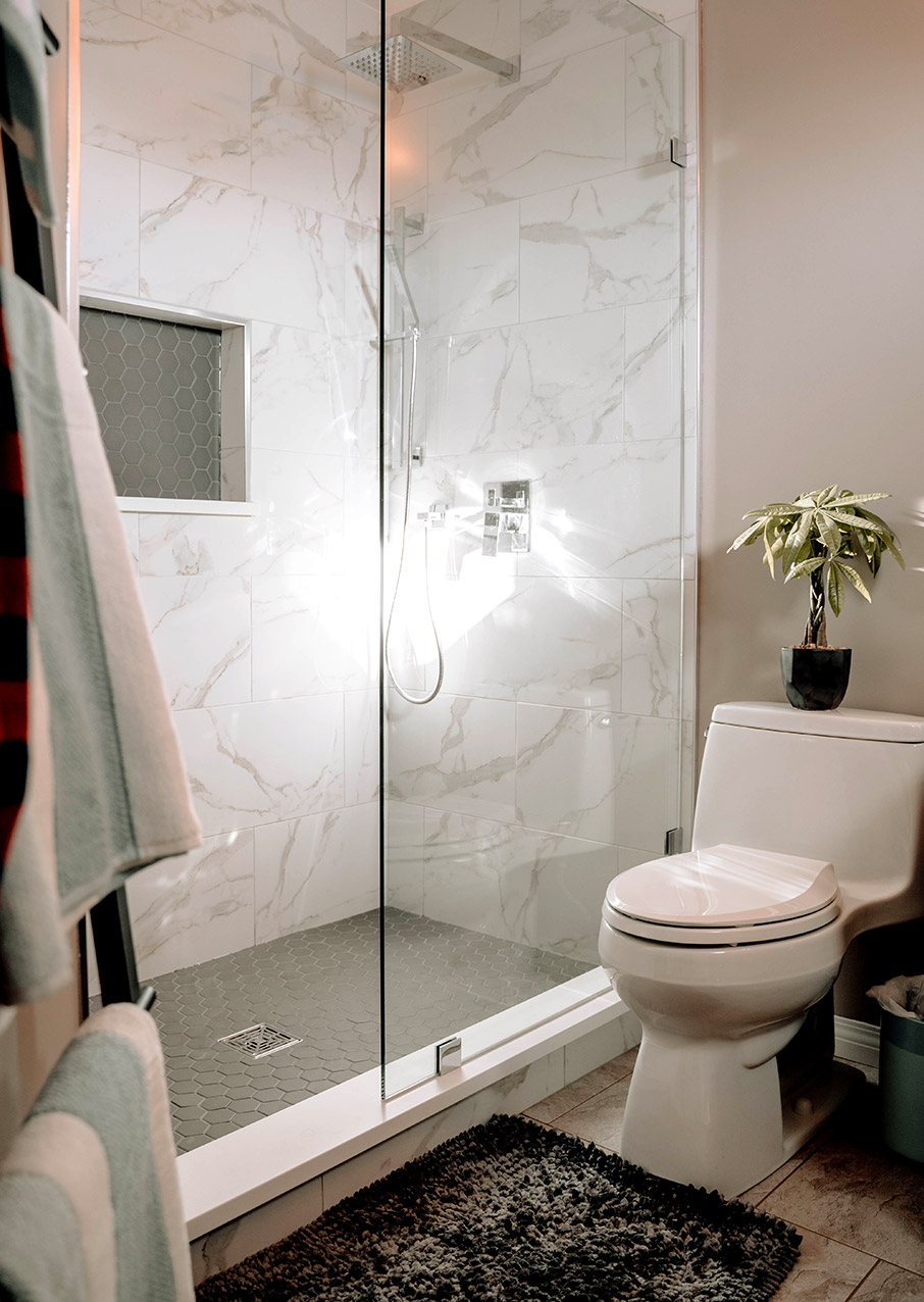 4 Ιδέες για να μεταμορφώσετε το μακρόστενο μπάνιο σας-2