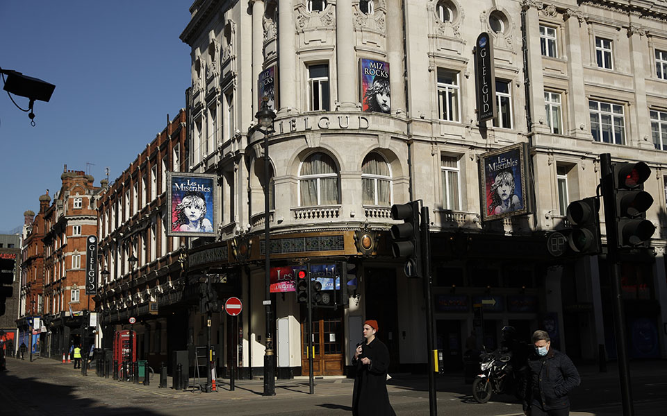 κορωνοϊός-βρετανία-στο-συρτάρι-έκτ-561367015