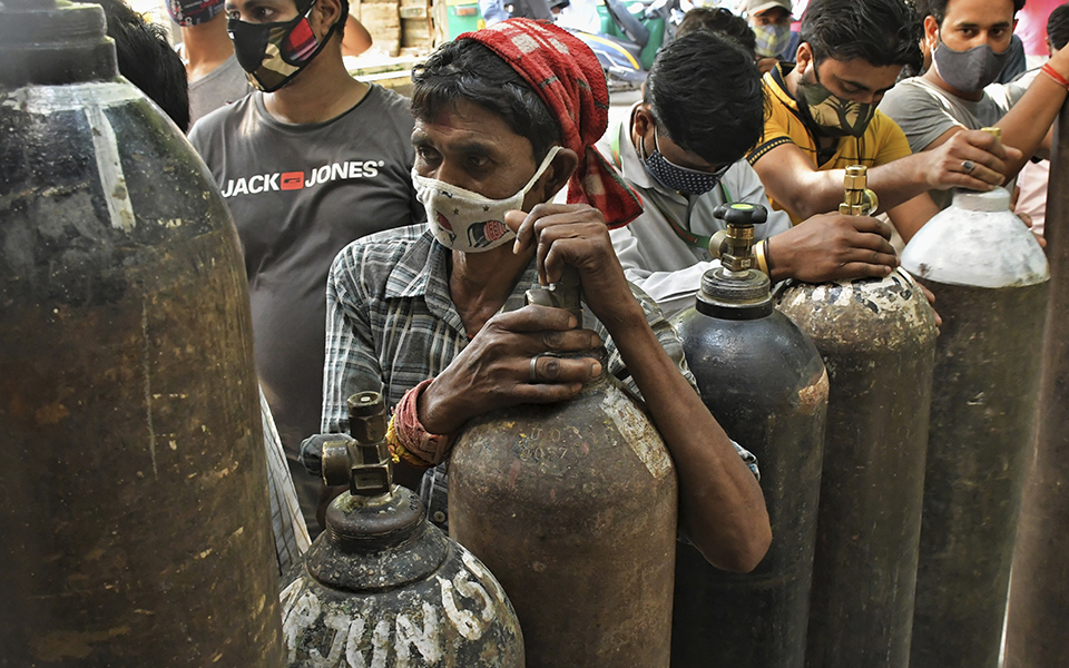 τραγικό-ρεκόρ-4-239-θανάτων-σε-μια-ημέρα-στ-561366838