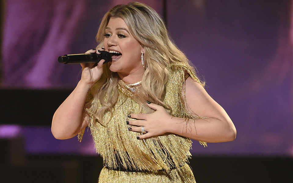 η-κέλλυ-κλάρκσον-αναλαμβάνει-την-σκυτ-561382450