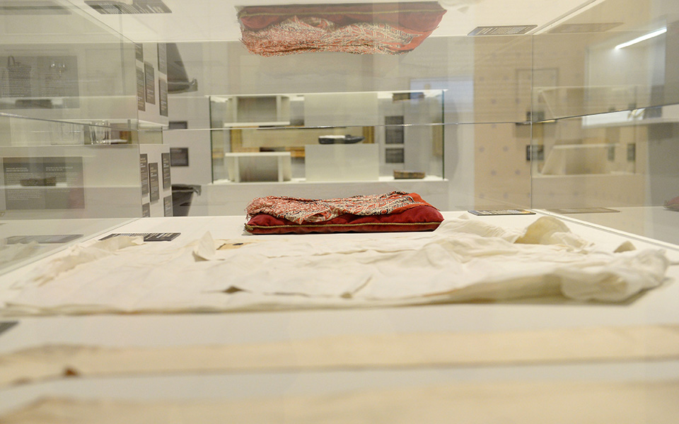 σε-δημοπρασία-το-πουκάμισο-που-φορούσ-561360586