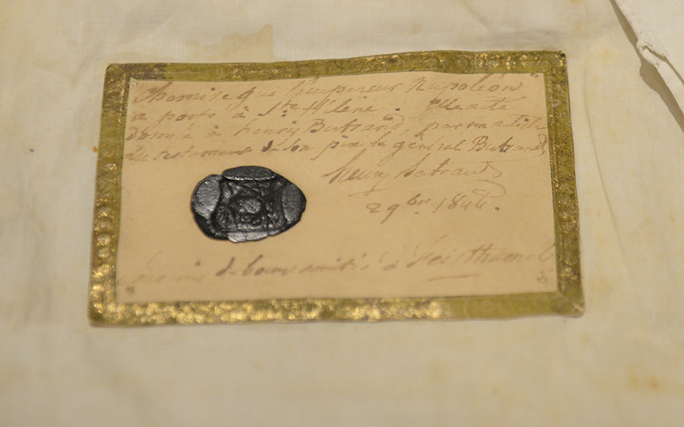 Σε δημοπρασία το πουκάμισο που φορούσε στην εξορία ο Ναπολέων-1