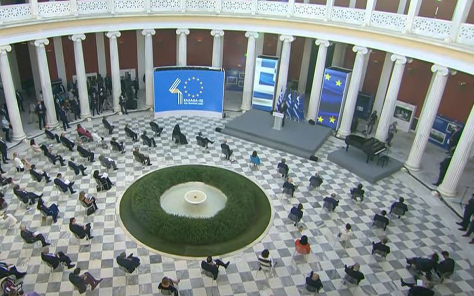 live-η-εκδήλωση-στο-ζάππειο-μέγαρο-για-τα-40-561378916