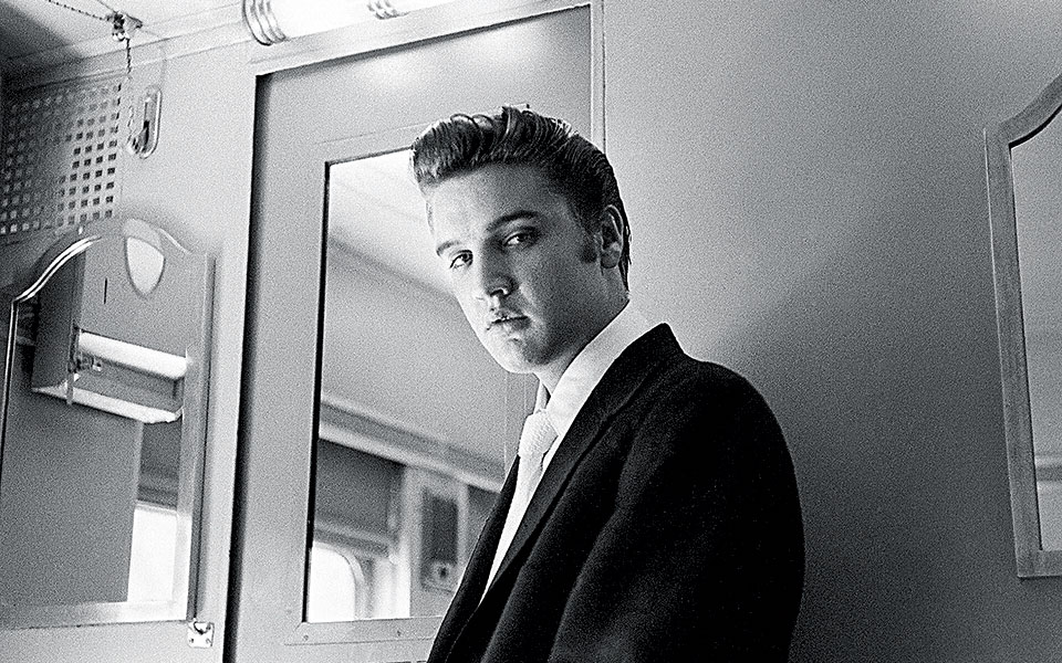 φωτίζοντας-ξανά-τον-ελβις-η-βιογραφ-561353860