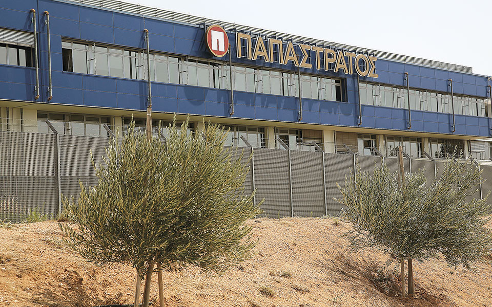 με-οδηγό-την-παπαστράτος-η-νέα-στρατ-561354847