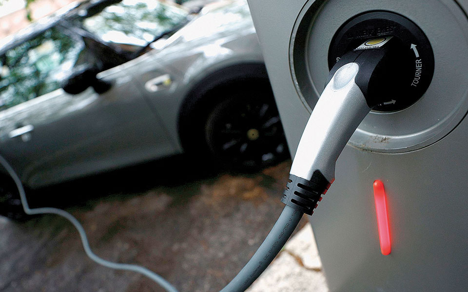 ηλεκτρικά-αυτοκίνητα-ρεκόρ-στις-πωλή-561355756