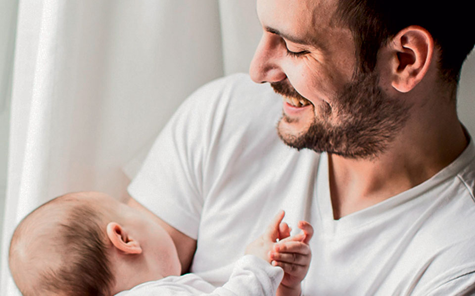 θεσπίζεται-άδεια-πατρότητας-14-ημερών-561359089