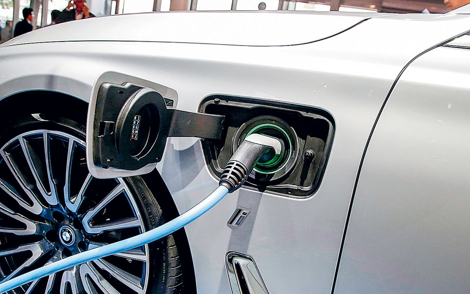 όλα-τα-νέα-οχήματα-στην-ευρώπη-έως-το-2035-θ-561359059