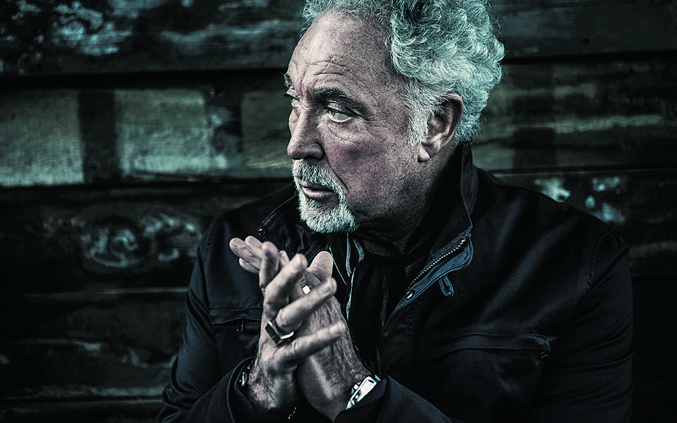 η-αλεξίσφαιρη-φωνή-του-τομ-τζόουνς-561363958