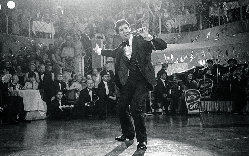 Η αλεξίσφαιρη φωνή του Τομ Τζόουνς-1