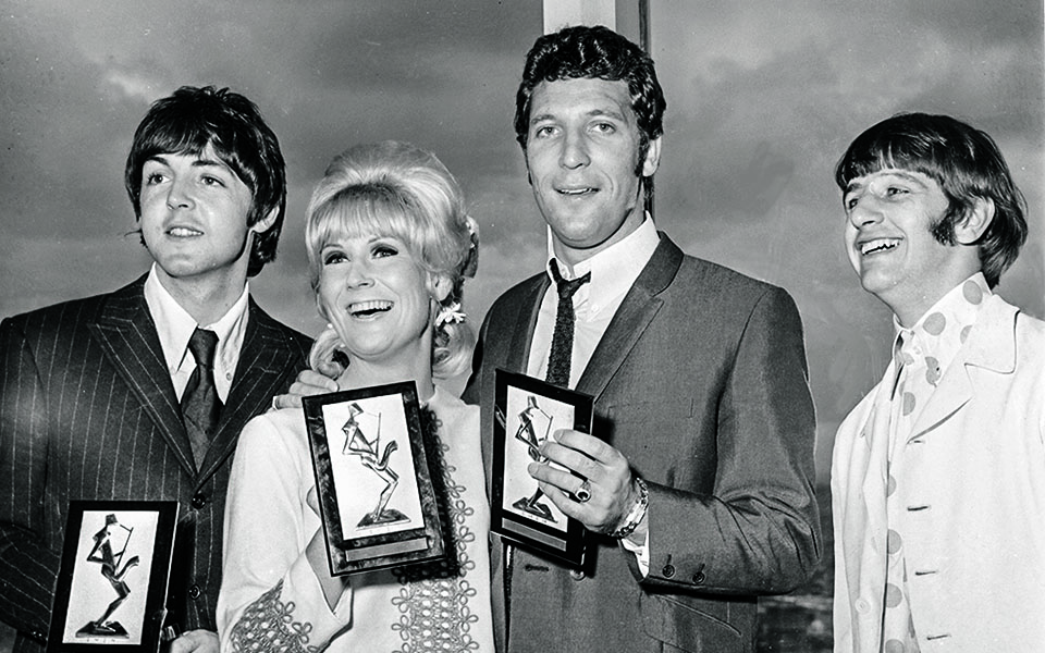 Η αλεξίσφαιρη φωνή του Τομ Τζόουνς-5