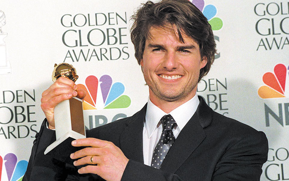 θαμπώνει-η-λάμψη-των-χρυσών-σφαιρών-561360079