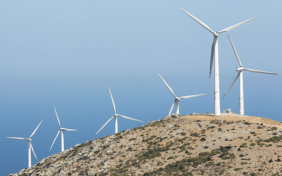 κόκκινη-κάρτα-στο-σπάσιμο-των-μεγάλ-561361669