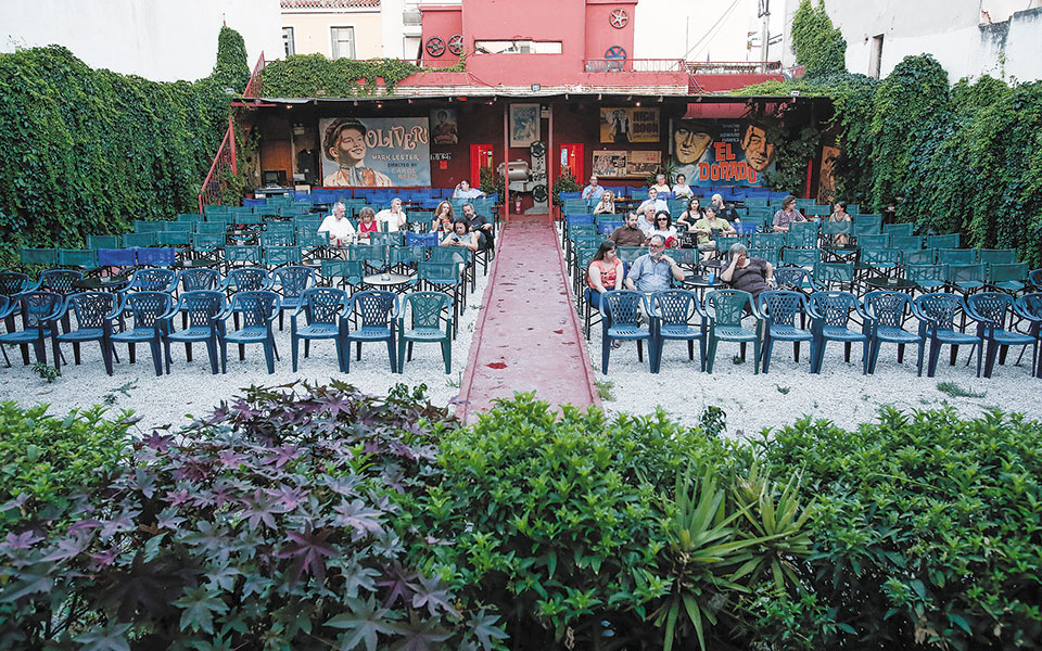 Ο πολιτισμός επιστρέφει, αλλά με τραύματα-1