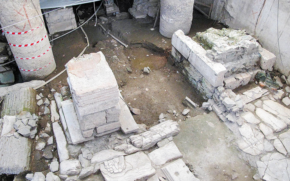 ομάδα-ακαδημαϊκών-σε-κίνδυνο-οι-αρχαι-561363028